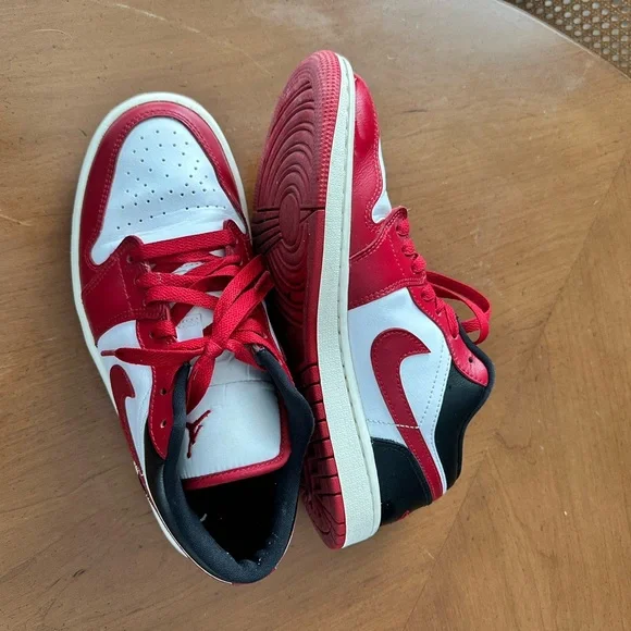 Jordan Air 1 Low Reverse Black Toe Red White Black Sneakers - Picture 3 of 6